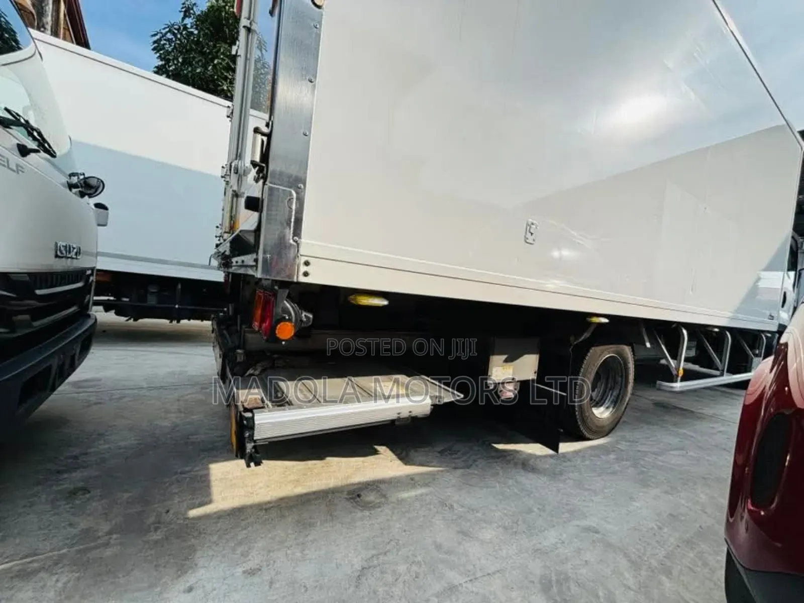 Isuzu Forward 20feet Truck