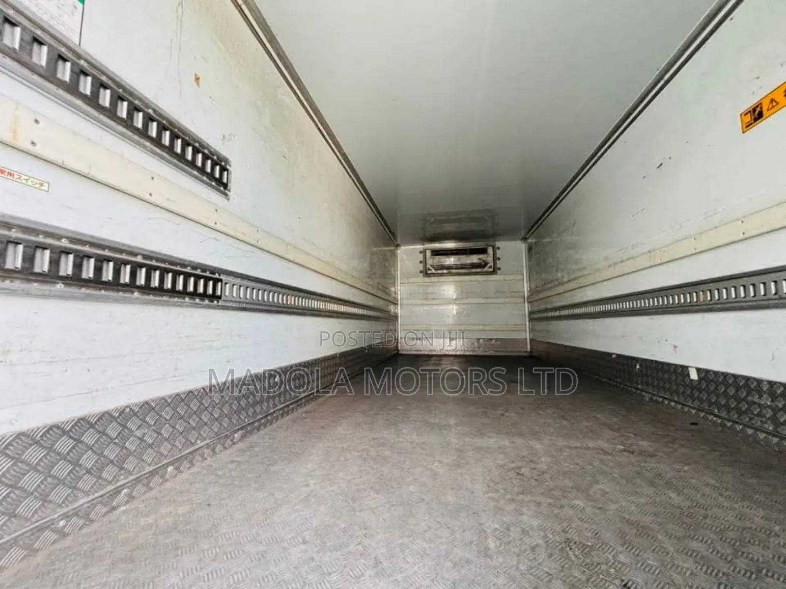 Isuzu Forward 20feet Truck