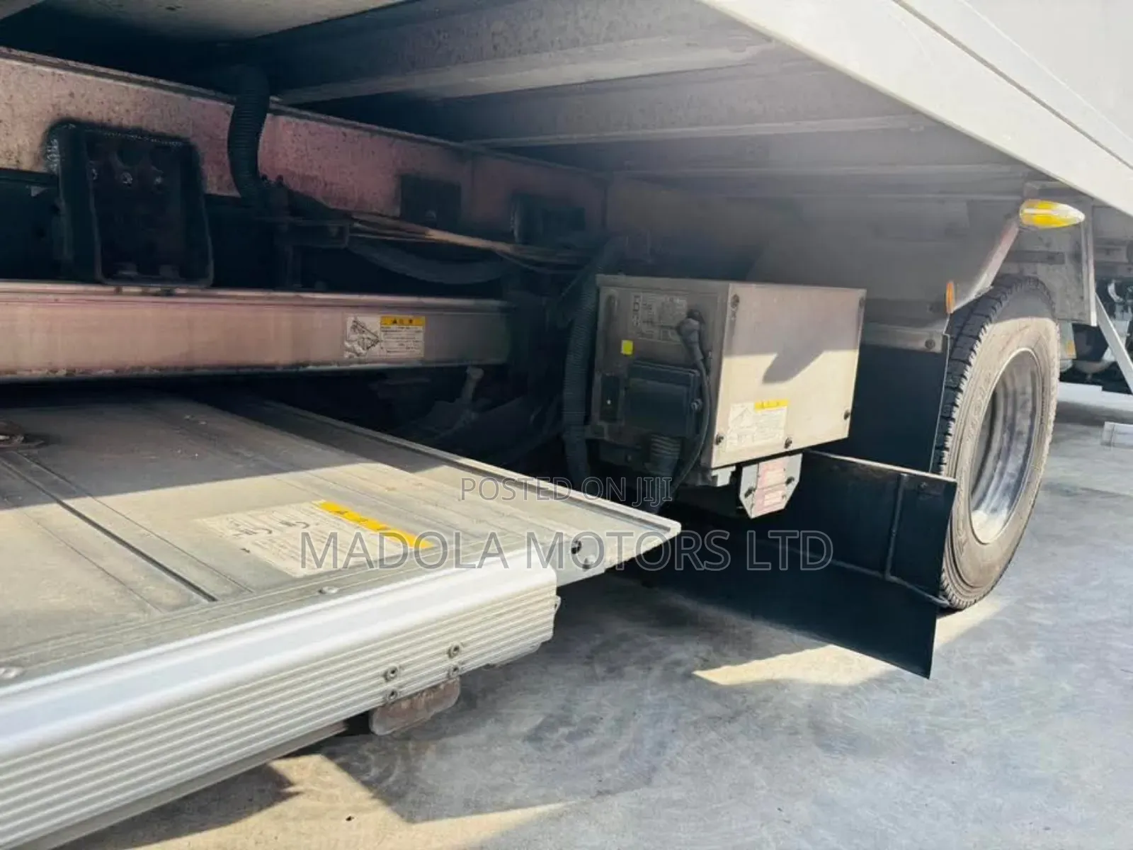 Isuzu Forward 20feet Truck