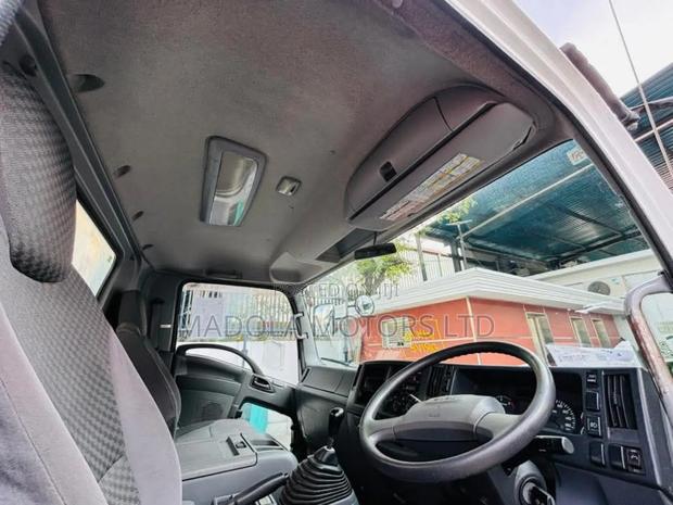 Isuzu Forward 20feet Truck - thumbnail 13