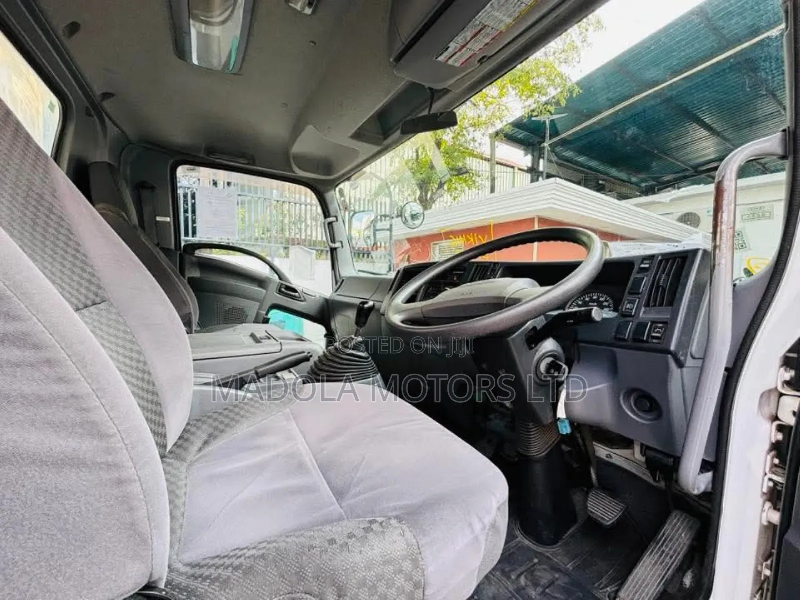 Isuzu Forward 20feet Truck