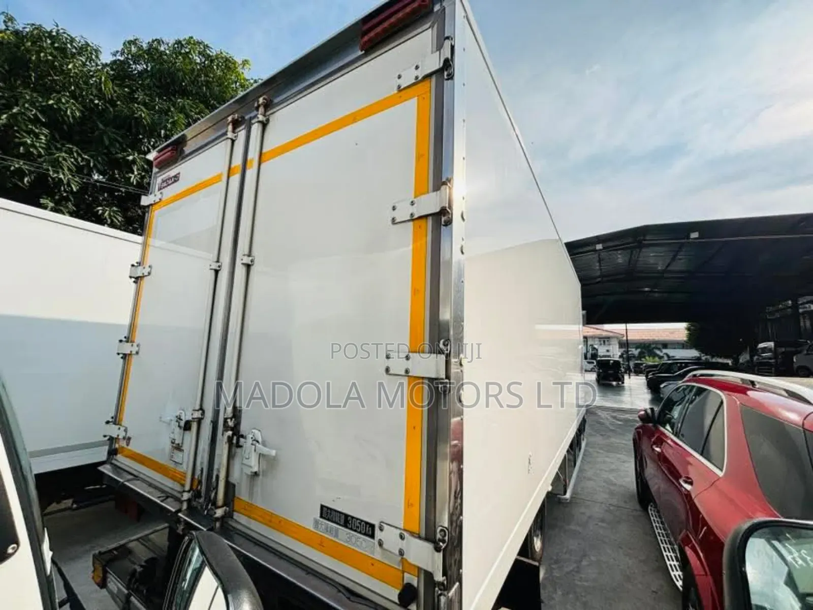 Isuzu Forward 20feet Truck