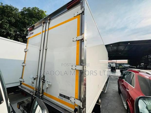 Isuzu Forward 20feet Truck - thumbnail 15