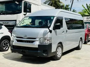 Toyota HiAce 2018 Silver