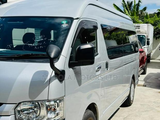 Toyota HiAce 2018 Silver - thumbnail 5