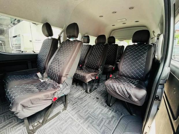 Toyota HiAce 2018 Silver - thumbnail 6