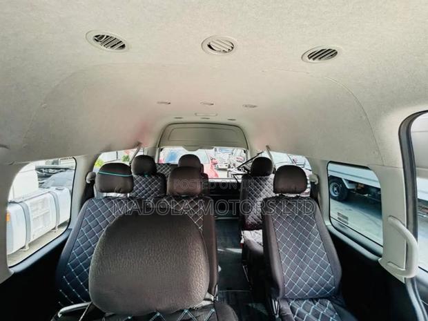 Toyota HiAce 2018 Silver - thumbnail 8