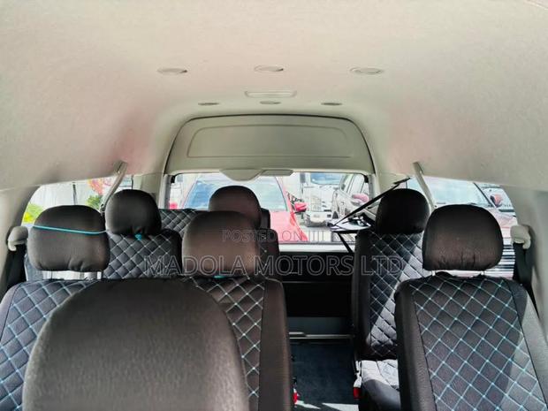 Toyota HiAce 2018 Silver - thumbnail 9