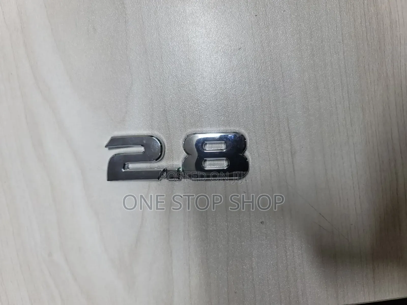 2.8 Number Badge