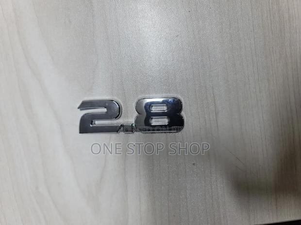 2.8 Number Badge