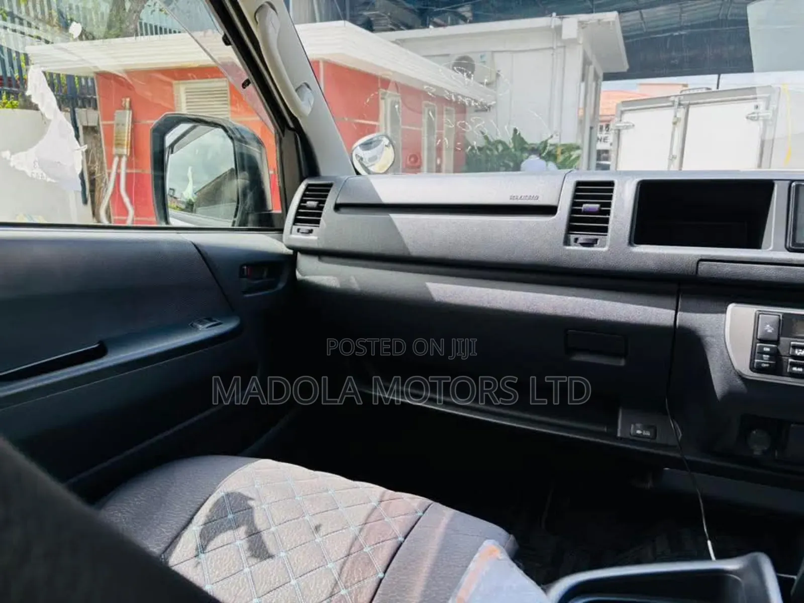 Toyota HiAce 2018 Silver