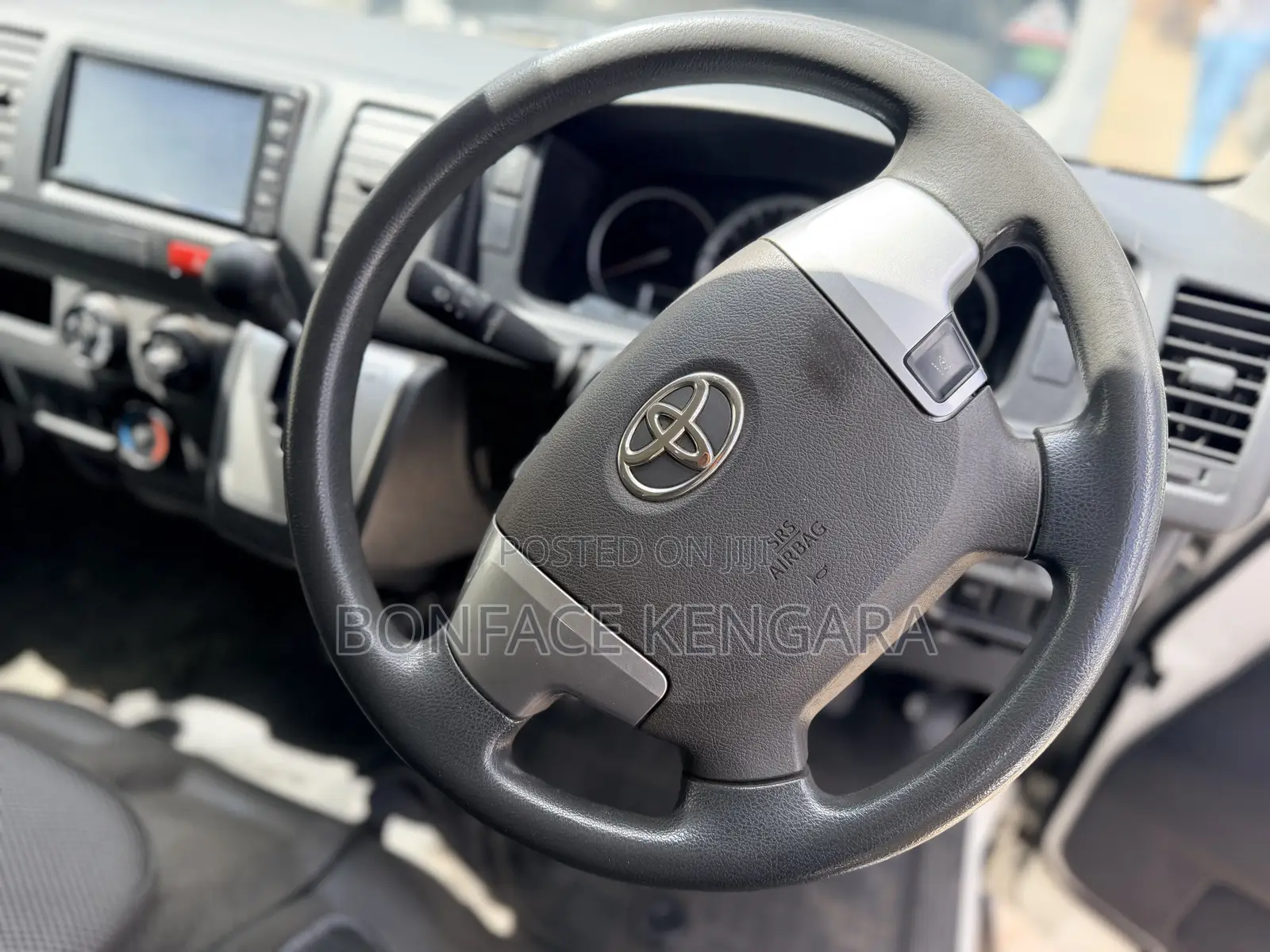 Toyota HiAce 2019 White