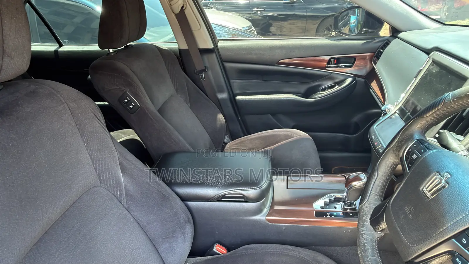 Toyota Crown 2016 Black