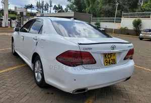Toyota Crown 2009 White