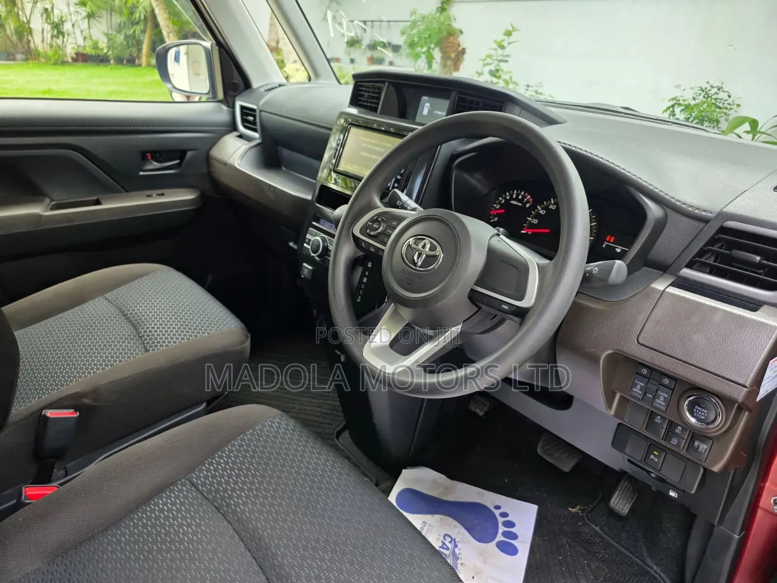 Toyota Roomy 1.0 AWD 2020 Maroon