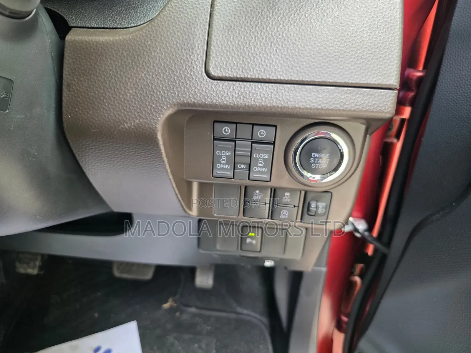 Toyota Roomy 1.0 AWD 2020 Maroon