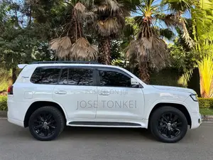 Toyota Land Cruiser 4.6 V8 ZX 2015 White