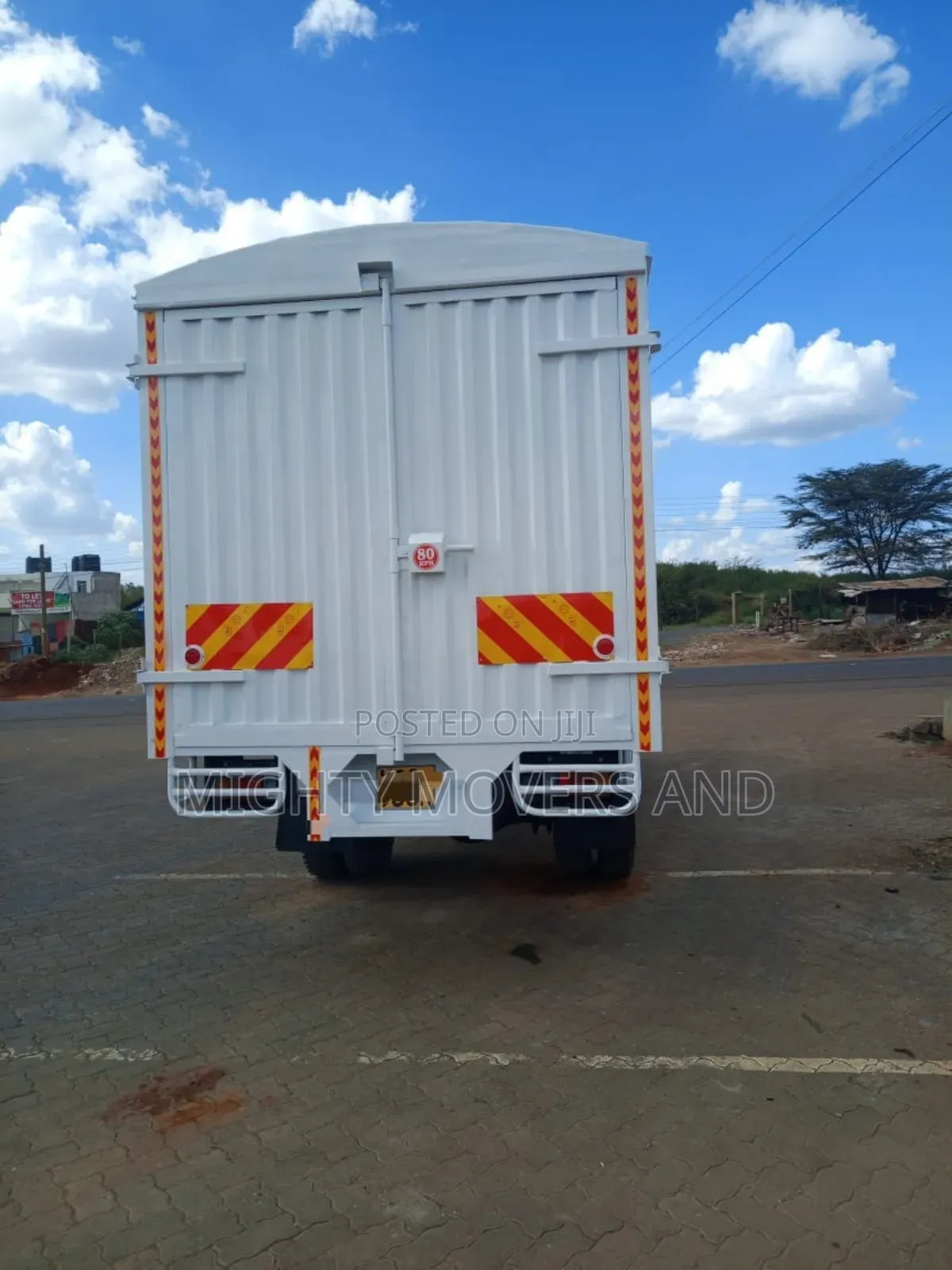Lorries/Mguu Kumi for Load Delivery Are Available for Transport