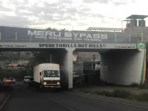 Lorries/Mguu Kumi for Load Delivery Are Available for Transport