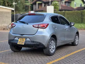 Mazda Demio 2016 Silver