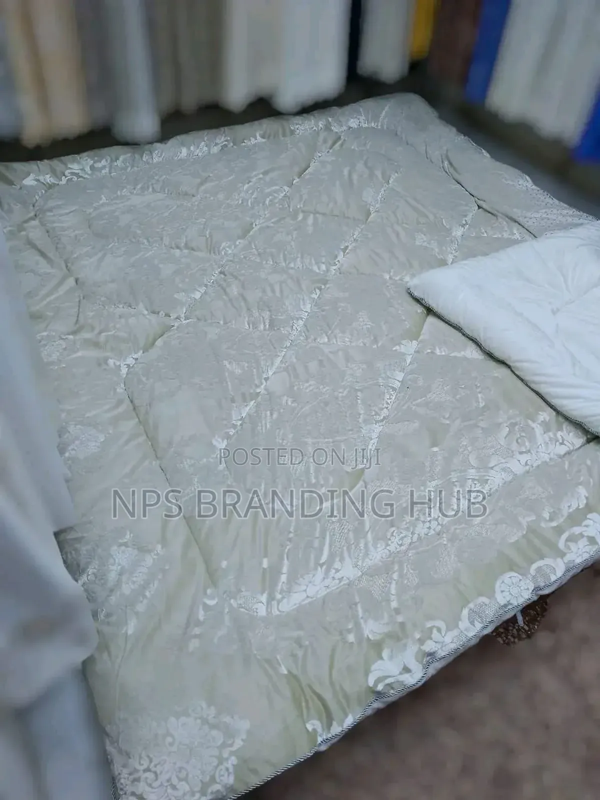 6pc Heavy Silk Warm Duvets Size: 6*6/6*7 Sk