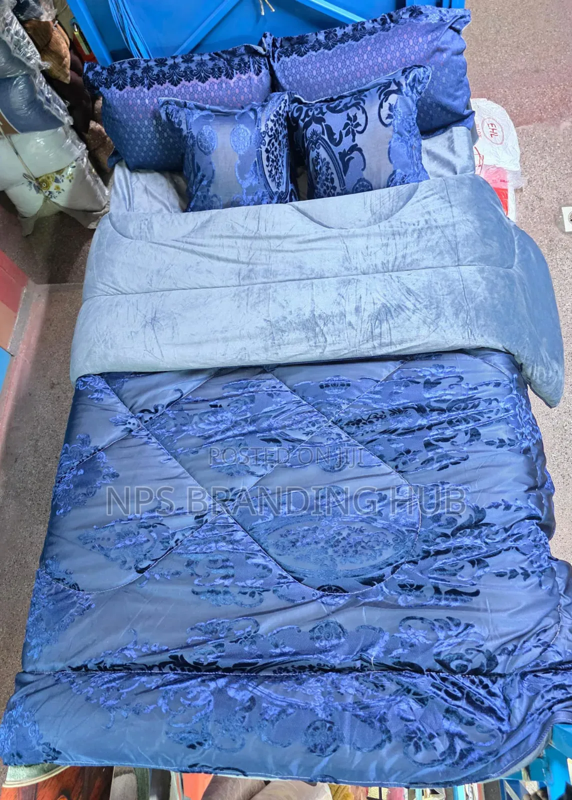 6pc Heavy Silk Warm Duvets Size: 6*6/6*7 Sk