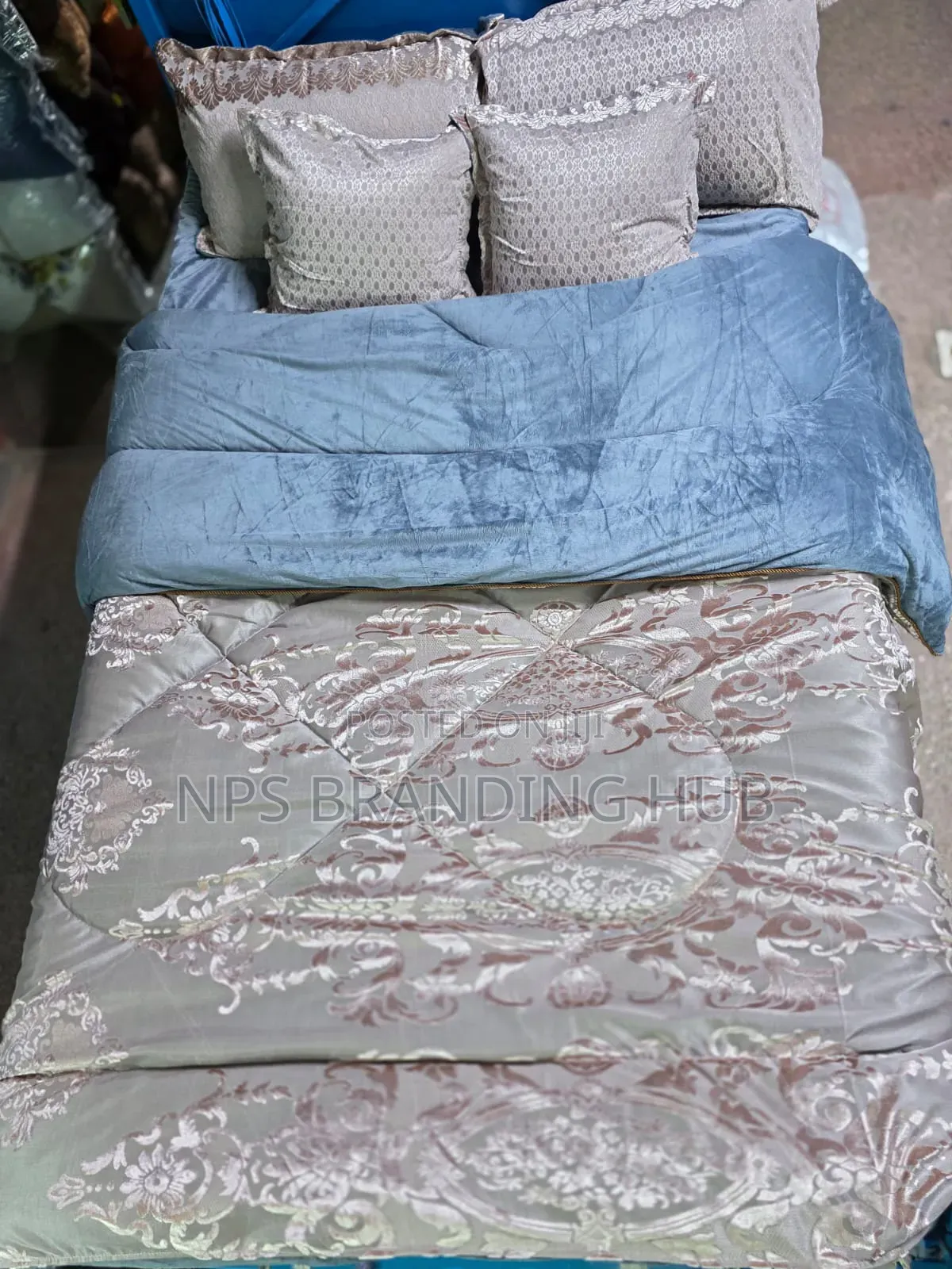 6pc Heavy Silk Warm Duvets Size: 6*6/6*7 Sk