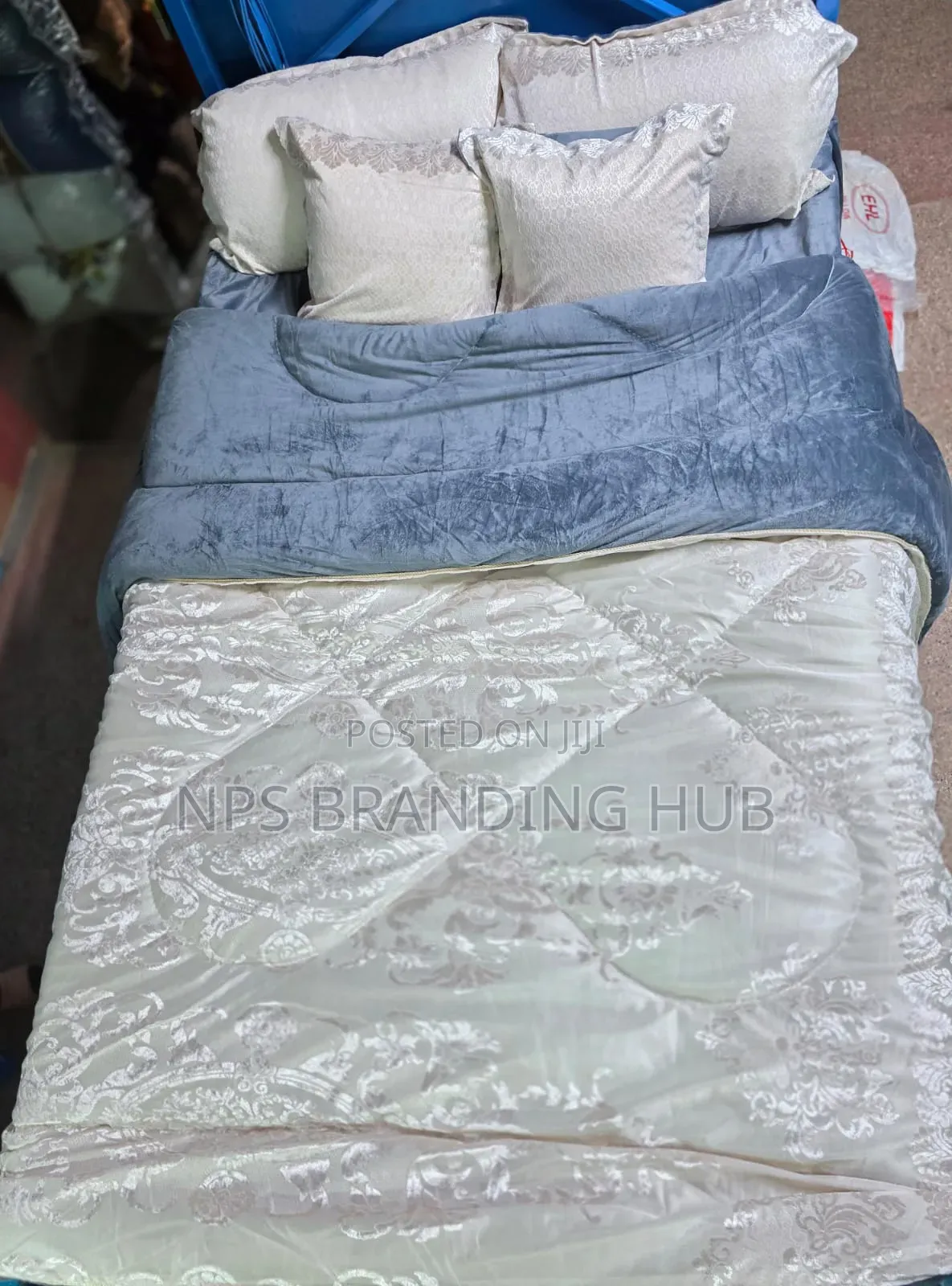 6pc Heavy Silk Warm Duvets Size: 6*6/6*7 Sk