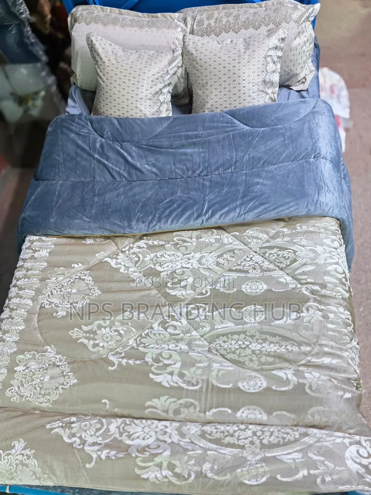 6pc Heavy Silk Warm Duvets Size: 6*6/6*7 Sk