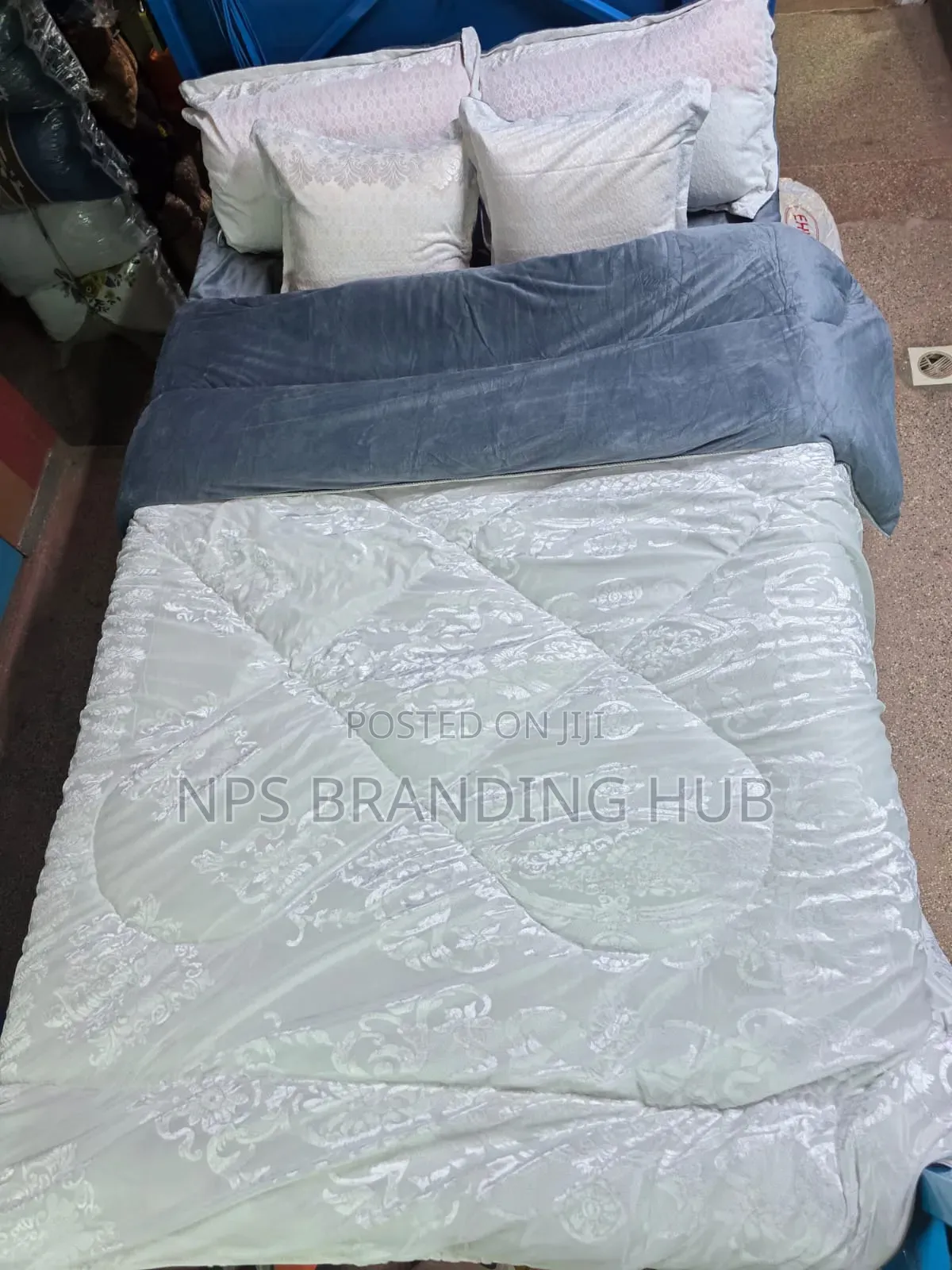 6pc Heavy Silk Warm Duvets Size: 6*6/6*7 Sk
