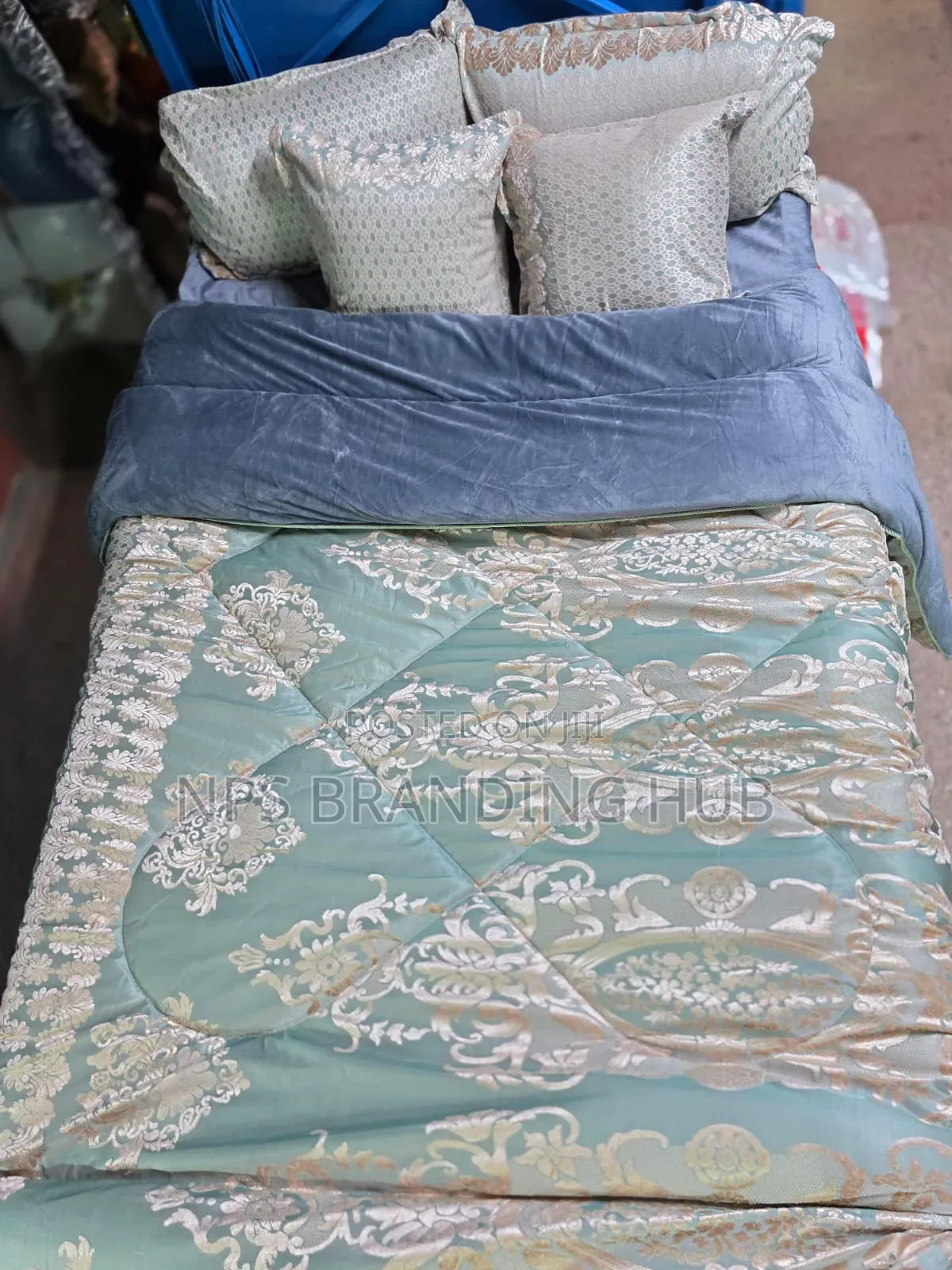 6pc Heavy Silk Warm Duvets Size: 6*6/6*7 Sk