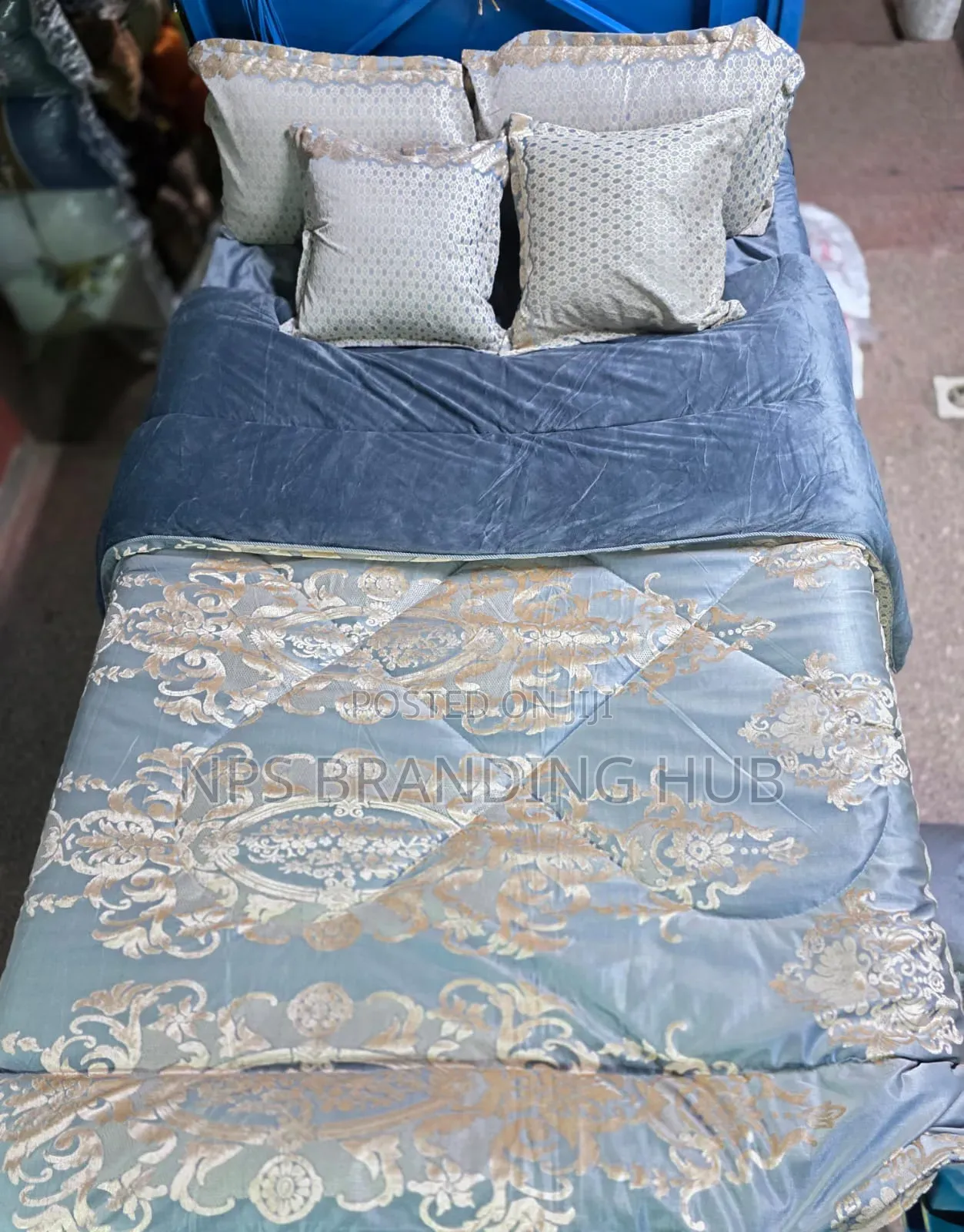 6pc Heavy Silk Warm Duvets Size: 6*6/6*7 Sk