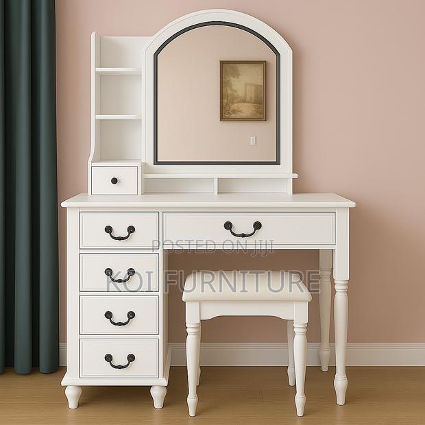 Vanity Set : Beautiful, Classic White Vanity Set - thumbnail 6