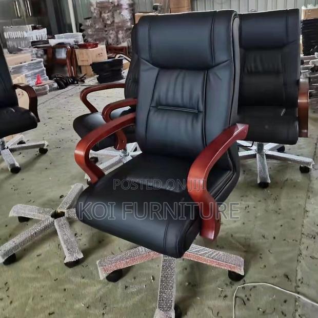 Office Chair : Executive High-Back Office Chair - thumbnail 4