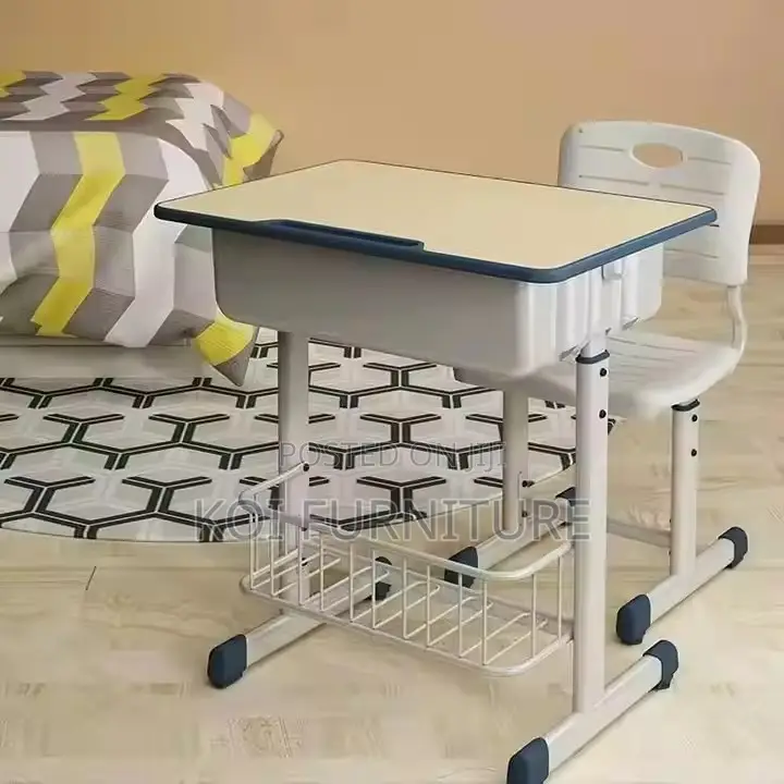 Kids Furniture : Adjustable Kids Desk and Chair Set