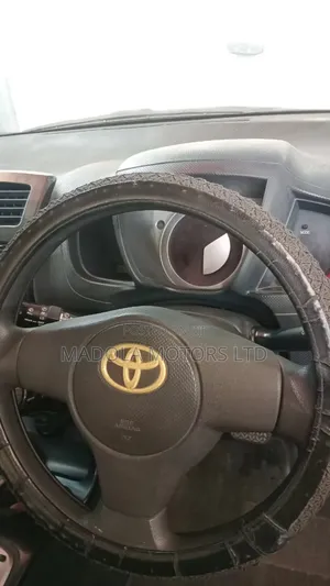 Toyota IST 2012 Silver