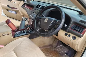 Toyota Crown 2009 White