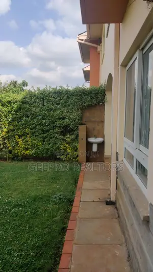 4bdrm Maisonette in Phenom Estate for sale