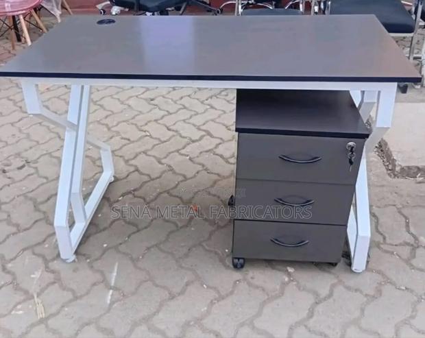 Office Desk With 3 Drawers.