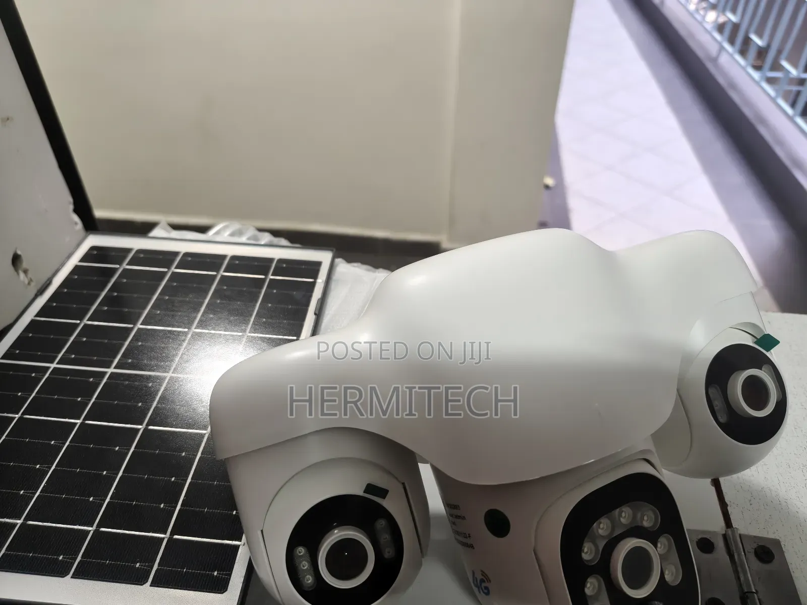 Outdoor Waterproof and Dustproof Solar Powered PTZ CCTV 3lens White 4g