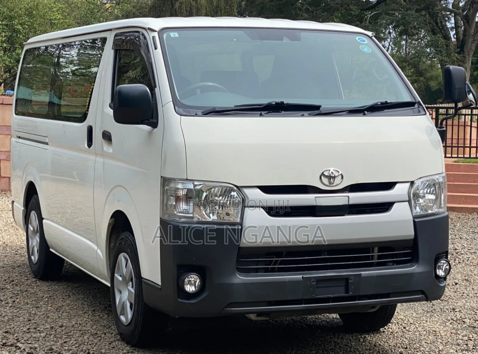 Toyota HiAce 2019 Red