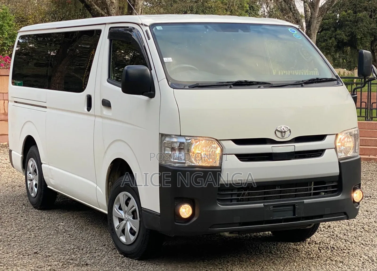 Toyota HiAce 2019 Red