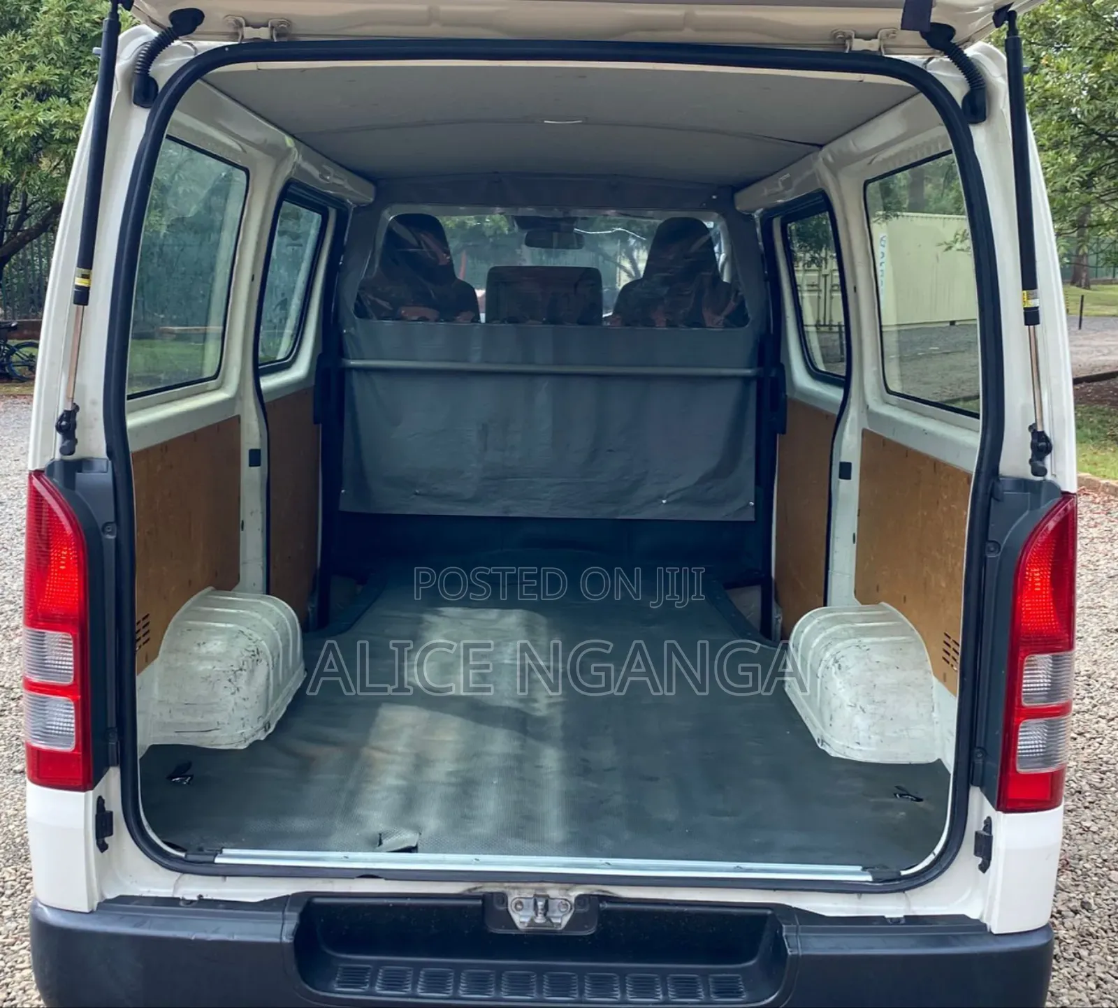 Toyota HiAce 2019 Red