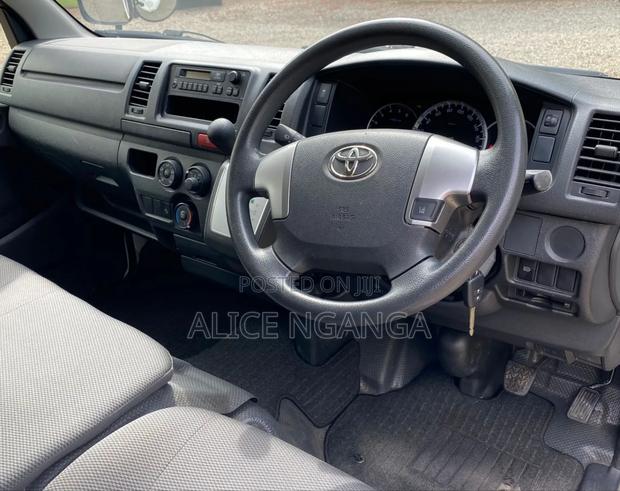 Toyota HiAce 2019 Red - thumbnail 7