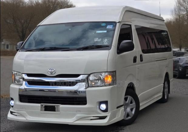 Toyota HiAce 2019 White