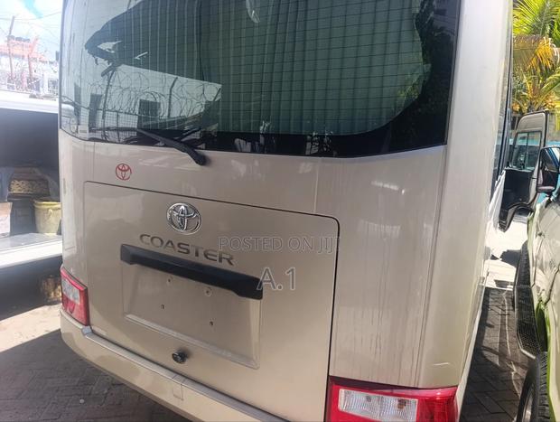Toyota Coaster 2019 Gold - thumbnail 10