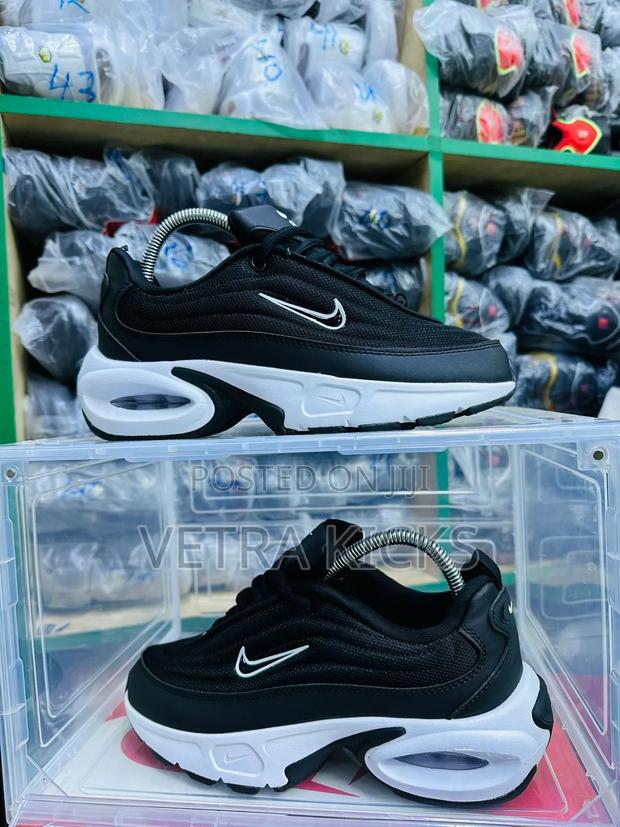 Nike Portal Airmax Sneakes Available Black /White Sole