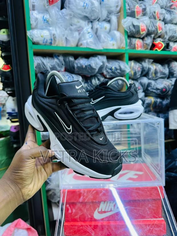 Nike Portal Airmax Sneakes Available Black /White Sole - thumbnail 2