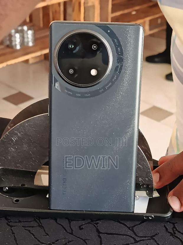 Tecno Camon 30S 128 GB Gray - thumbnail 3