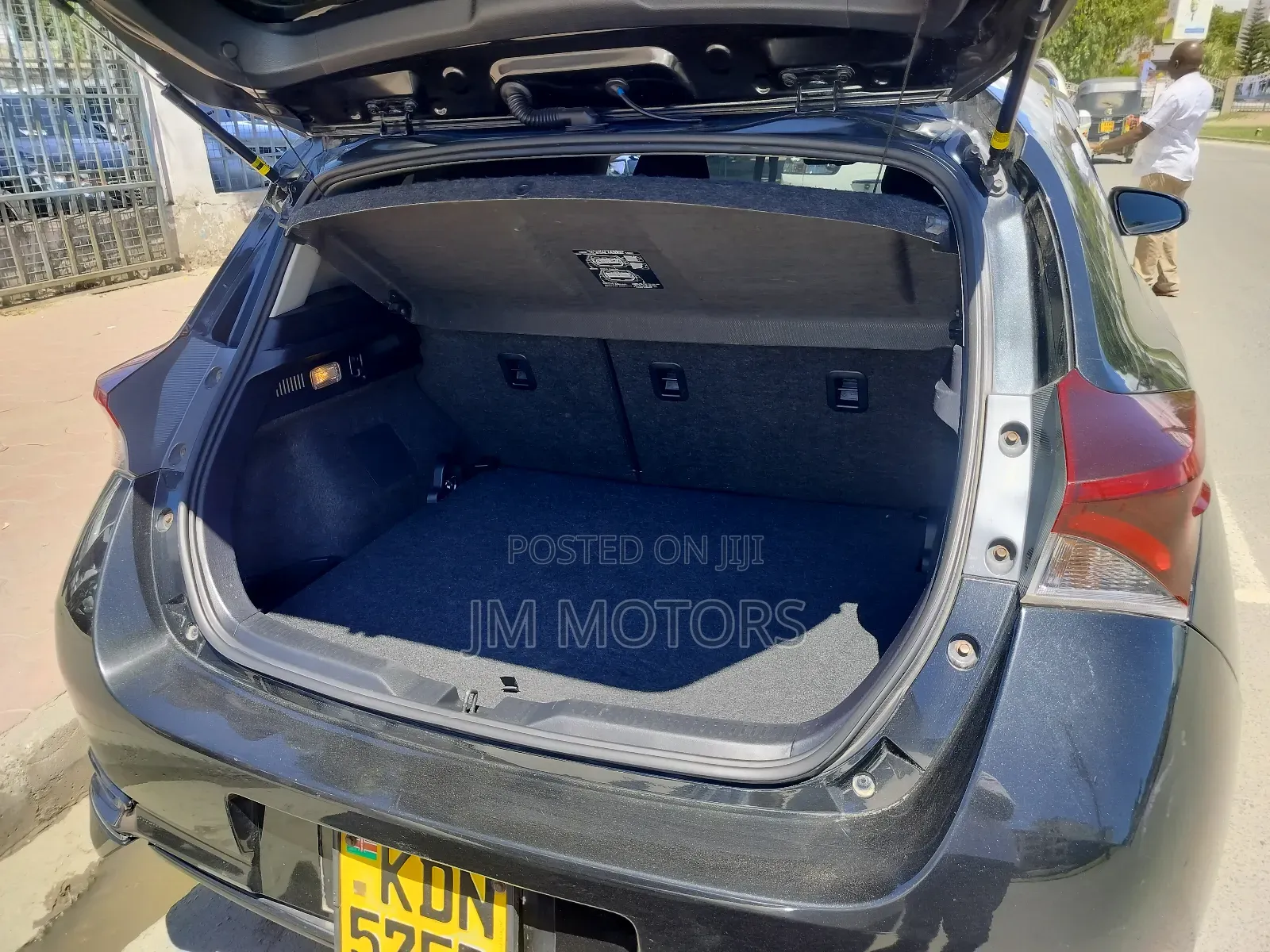 Toyota Auris 2016 Matt Black